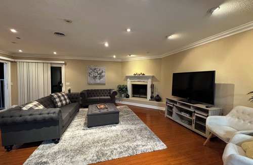 Sherwood Forest and Thistle Development House | Charming 3-bedroom single house in Anaheim with WiFi, AC. Close to DISNEYLAND