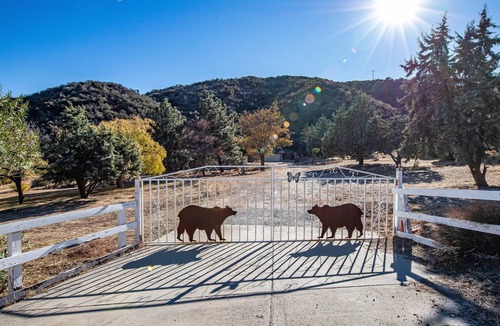 Agua Dulce House | Charming 3-bedroom house with WiFi, AC in lovely Lake Hughes