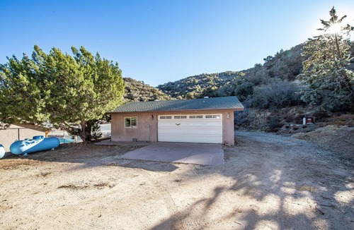 Agua Dulce House | Charming 3-bedroom house with WiFi, AC in lovely Lake Hughes