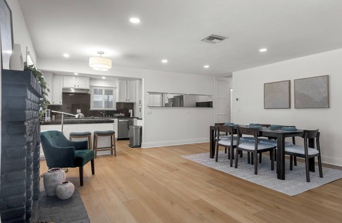 Canoga Park House | Charming 3-bedroom house in marvelous Los Angeles with AC