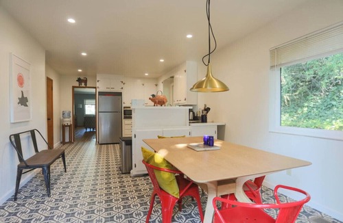 Redwood Heights House | Charming 3 BR Home Near Redwood Park w/Bay Views