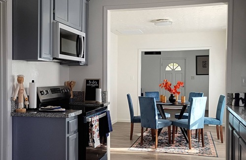 Fresno House | Charming 3 rooms Newly Remodeled Ranch-Style Home Just Outside the City
