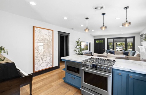Mid City House | Charming 3BR in Heart of LA with Spacious Backyard