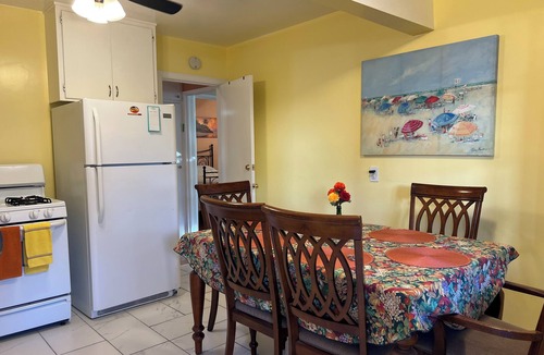 Marina del Rey House | Charming 4-bedroom house in pleasant Marina del Rey. 6 beds, parking and more.