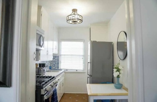 Wilshire Montana House | Charming 4-bedroom house with AC in Santa Monica