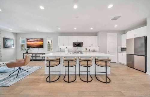 Mission Viejo House | Charming 4B3.5B｜Garage｜1st Floor Bedroom｜Flex-Lease｜Pet-Friendly #42594