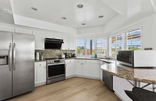 Lake Forest House | Charming 4BR Home｜ WiFi｜AC｜Washer&Dryer｜Garage Access #42087
