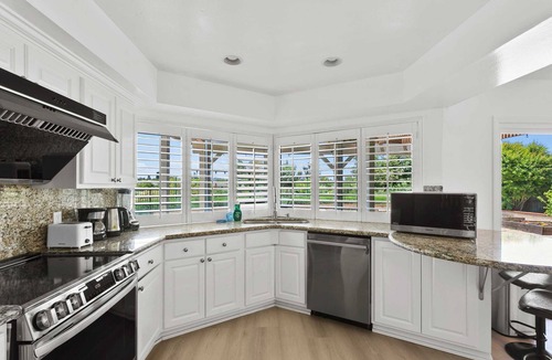 Lake Forest House | Charming 4BR Home｜ WiFi｜AC｜Washer&Dryer｜Garage Access #42087