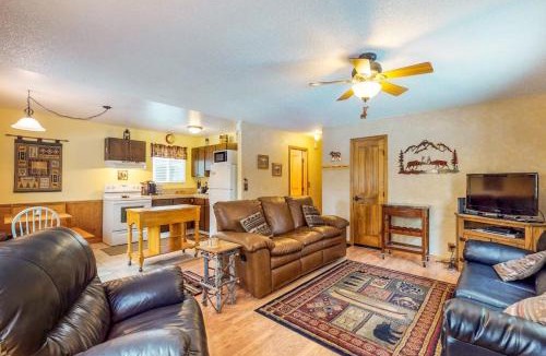 Tahoe Paradise House | Charming alpine cabin for all ages - close to hiking skiing and more
