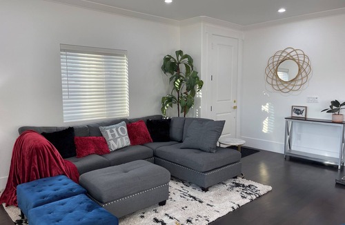 Pittsburg House | Charming and Spacious 4-bedroom house in Pittsburg with AC