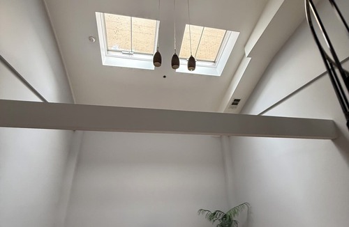 Downtown Los Angeles Apartment | Charming apartment in peaceful Los Angeles with refreshing AC