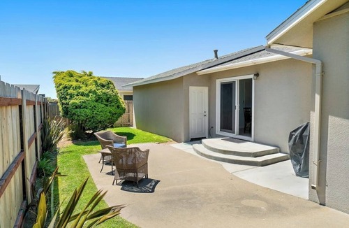 Morro Bay House | Charming Beachside Bungalow w/Light & Airy D'cor - 300 Yards to Beach