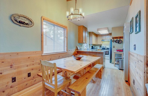 Tahoe Village Cabin | Charming cabin a mile from Heavenly's Boulder Lodge