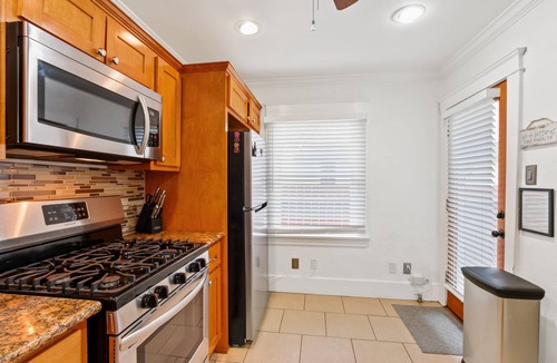 Belmont Heights House | Charming California craftsman house in Belmont heights