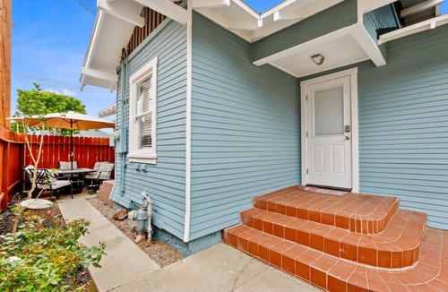 Belmont Heights House | Charming California craftsman house in Belmont heights