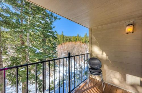 Carnelian Woods House | Charming Condo with Shared Hot Tub Pool Resort Amenities - Close to Ski & Beach