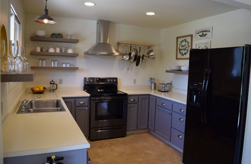 Sonoma House | Charming Country Cottage walk to Plaza Gas Fire Pit & Bocce & 4 Cruiser Bikes