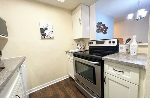 Bridle Trails Condo | Charming Cozy Microsoft Bellevue Condo - 1 Bedroom