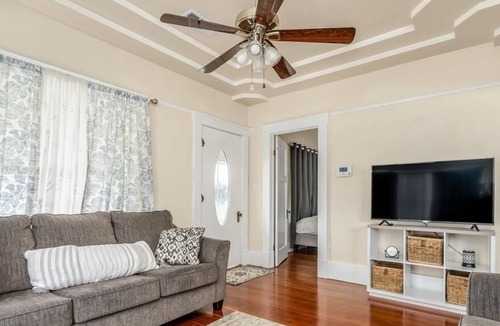 Hanford House | Charming Craftsman home near downtown Hanford