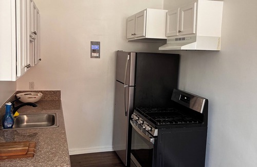 Westlake Apartment | Charming fully furnished apartment in beautiful Los Angeles with cool AC breeze