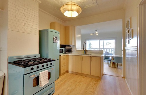 Dolores Heights House | Charming, Fully Updated 1-Bedroom in the Castro with Private Deck & City Views
