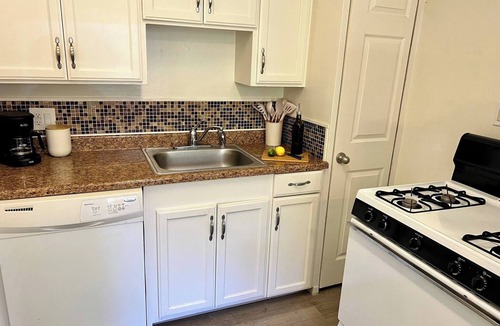 Belmont Bed & Breakfast | Charming Garden Oasis, Walkable, Laundry, Parking, 1 BR
