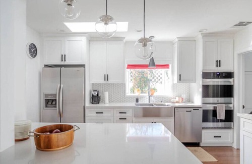 Sherman Oaks House | Charming home Universal pool hot tub