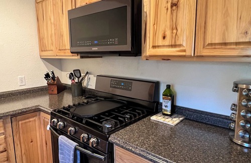 Bass Lake House | Charming home w/jacuzzi, hiking trails, games, near sandy beaches in Bass Lake!