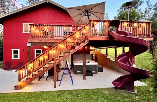 Bass Lake House | Charming home w/jacuzzi, hiking trails, games, near sandy beaches in Bass Lake!
