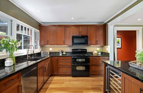 Oak Park House | Charming Home w/Private, Enclosed Yard, Easily Accessible to All of SB!