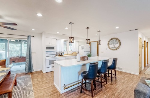 Coarsegold House | Charming home with game room, central AC, grill, washer/dryer, WiFi, & Netflix