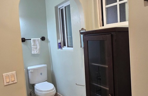 Agoura Hills Apartment | Charming House on A Cul-de-sac, close to all amenities