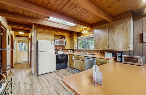 Groveland Cabin | Charming lakeside cabin with private beach, mountain views, and wood stove