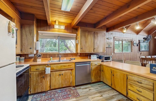 Groveland Cabin | Charming lakeside cabin with private beach, mountain views, and wood stove