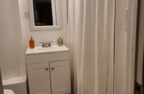 Riviera - Westchester House | Charming masterbedroom@historical downtown Bakersfield close to major hospitals