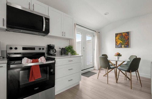 Canoga Park House | Charming New 1BR Hideaway in Canoga Park with Full Kitchen & Peaceful Backyard