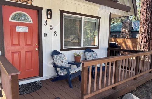 Tahoe Vista Cabin | Charming North Lake Tahoe cabin near beaches and trails.