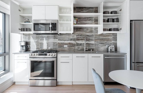 Downtown Oakland Apartment | Charming Oakland 1BR w/AC, W/D, Sky Deck, next to BART, by Blueground