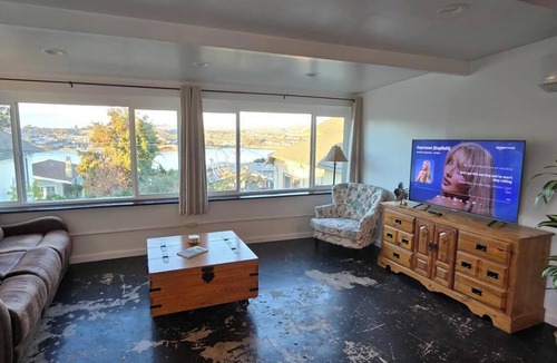 Crockett Apartment | Charming One Bedroom Apartment with View of the Carquinez Straits