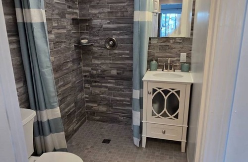 Crockett Apartment | Charming One Bedroom Apartment with View of the Carquinez Straits