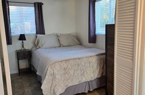 Crockett Apartment | Charming One Bedroom Apartment with View of the Carquinez Straits