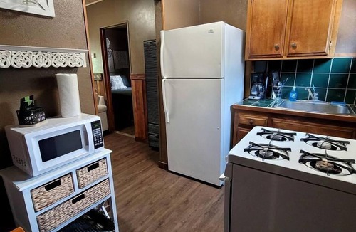 Big Bear Lake Cottage | Charming, Pet Friendly Cottage with Private Sun Deck and Shared Outdoor Pool near Magic Mountain, Big Bear