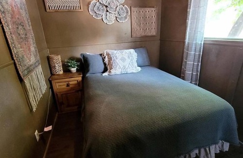 Big Bear Lake Cottage | Charming, Pet Friendly Cottage with Private Sun Deck and Shared Outdoor Pool near Magic Mountain, Big Bear