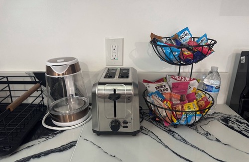 Mission Hills Apartment | Charming Private Studio Guesthouse with AC in vibrant Los Angeles neighborhood