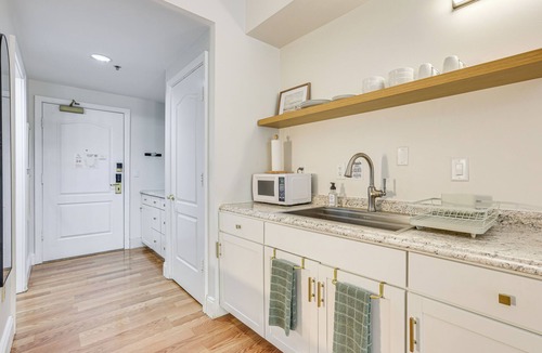 Lake Las Vegas Apartment | Charming Retreat on Lake Las Vegas w/Pool Access!