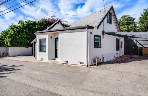 North of Montana Cottage | Charming Santa Monica Guesthouse - amazing location