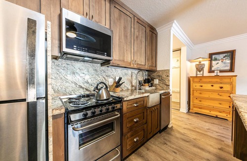 Truckee Apartment | Charming Studio w/Kitchen #115 at Donner Lake Village