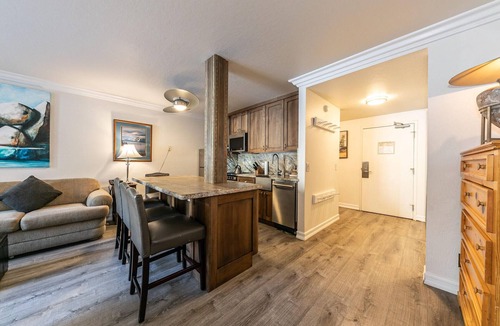 Truckee Apartment | Charming Studio w/Kitchen #115 at Donner Lake Village