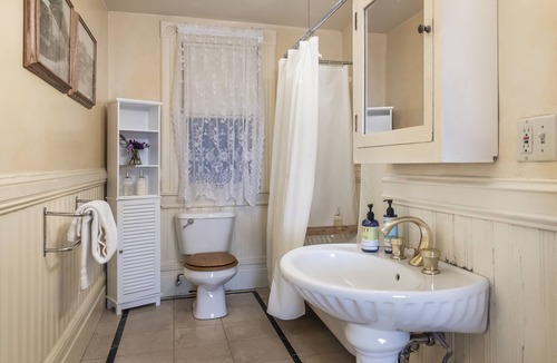 Western Addition Bed & Breakfast | Chateau Tivoli B&B