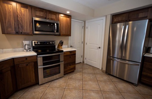 Lake Havasu City House | Cheerful 2 bedroom with pool & garage